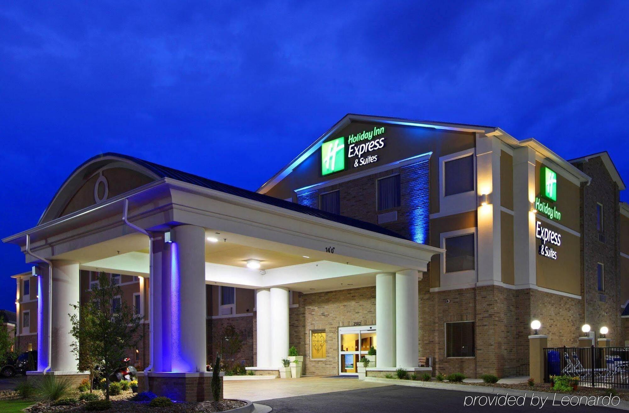 Holiday Inn Express Hotel & Suites Clarksville Exterior foto